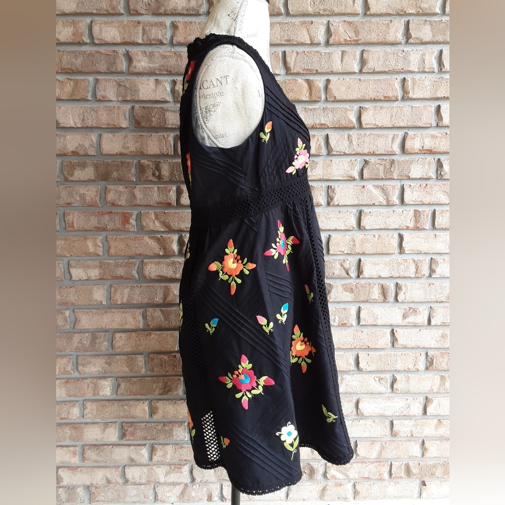 Nanette Lepore Black Floral Embroidered V-Neck Dress Sz 12 - Picture 7 of 12